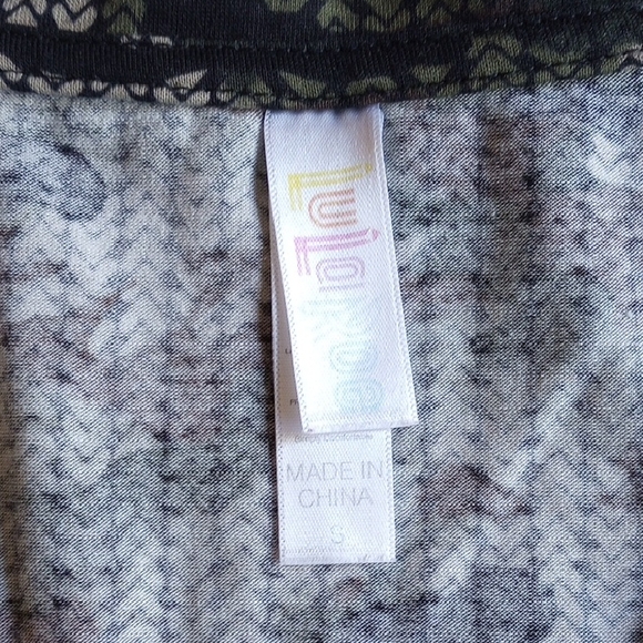 LuLaRoe Christy T-shirt S Camouflage  50off3 - Picture 3 of 5